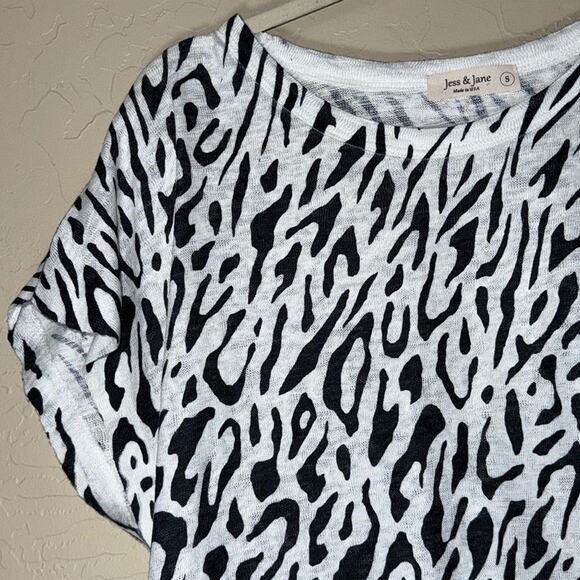 Jess & Jane animal print mixed media asymmetrical hem tunic top size small - Picture 5 of 6